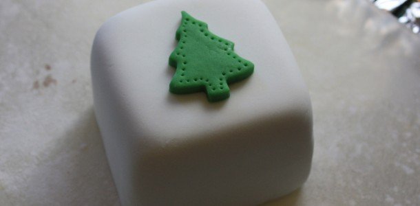 finished mini christmas cake