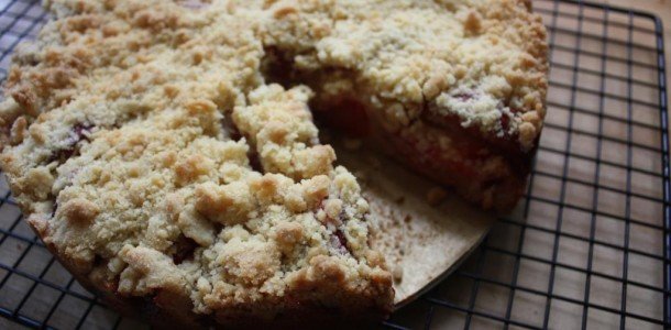 plum and almond crumble cake