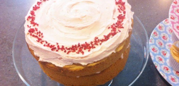 #htmlcaption_2290 Not another rose, vanilla and raspberry cake!